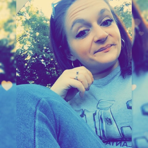 Meet your Posher, Jessica - Picture 2 of 5